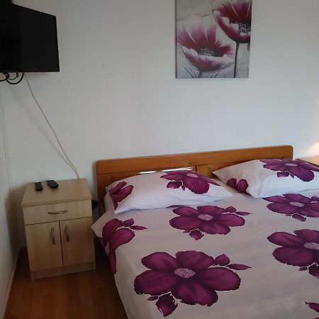 Nives Apartmani Pakostane Luaran gambar