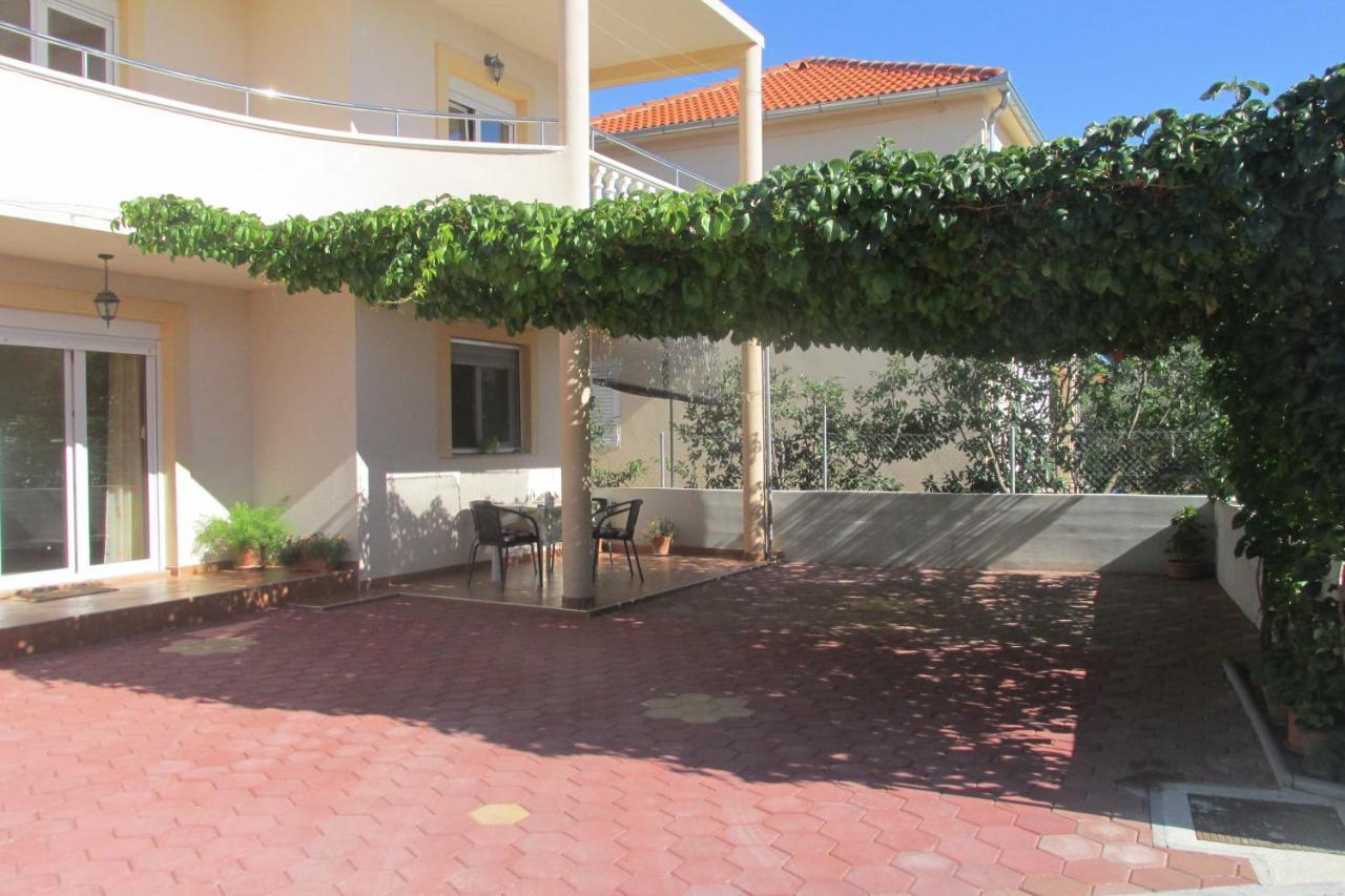 Nives Apartmani Pakostane Luaran gambar