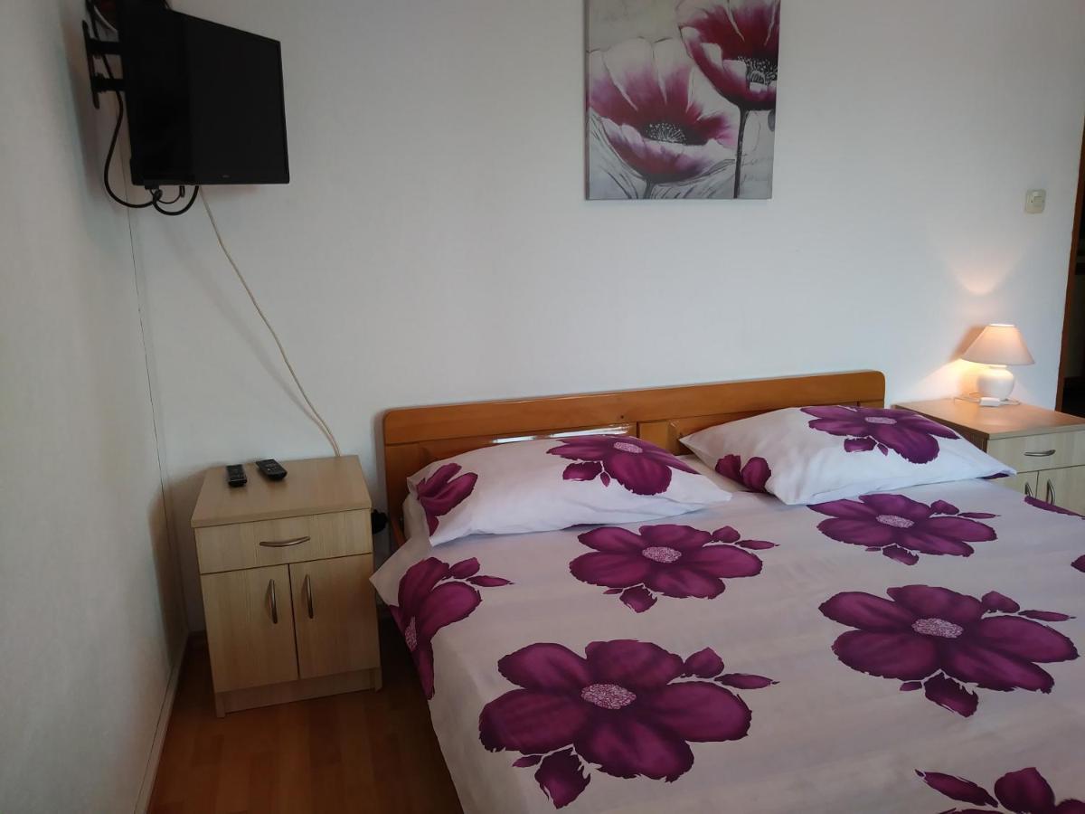 Nives Apartmani Pakostane Luaran gambar