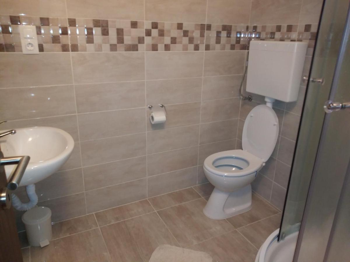 Nives Apartmani Pakostane Luaran gambar