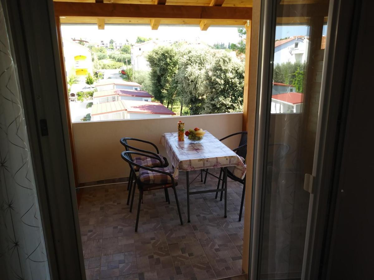Nives Apartmani Pakostane Luaran gambar