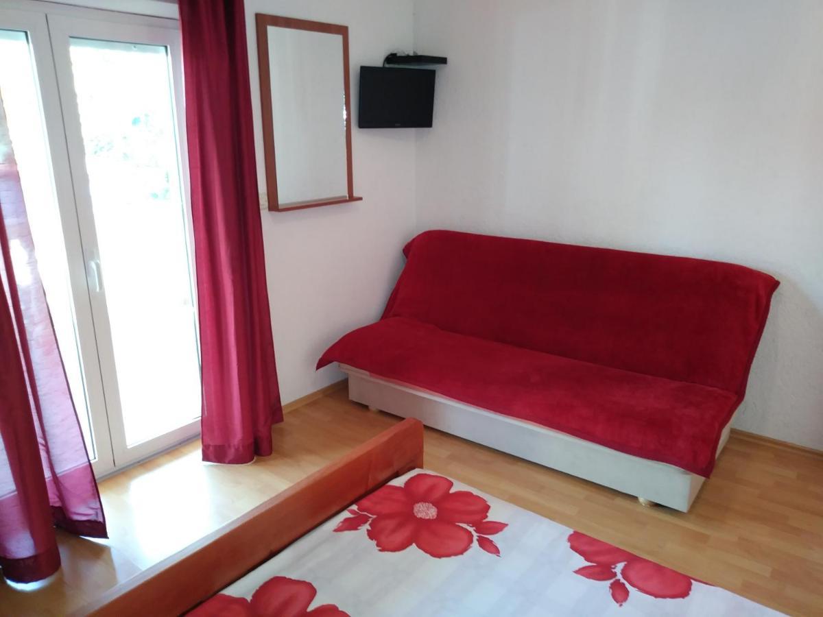 Nives Apartmani Pakostane Luaran gambar