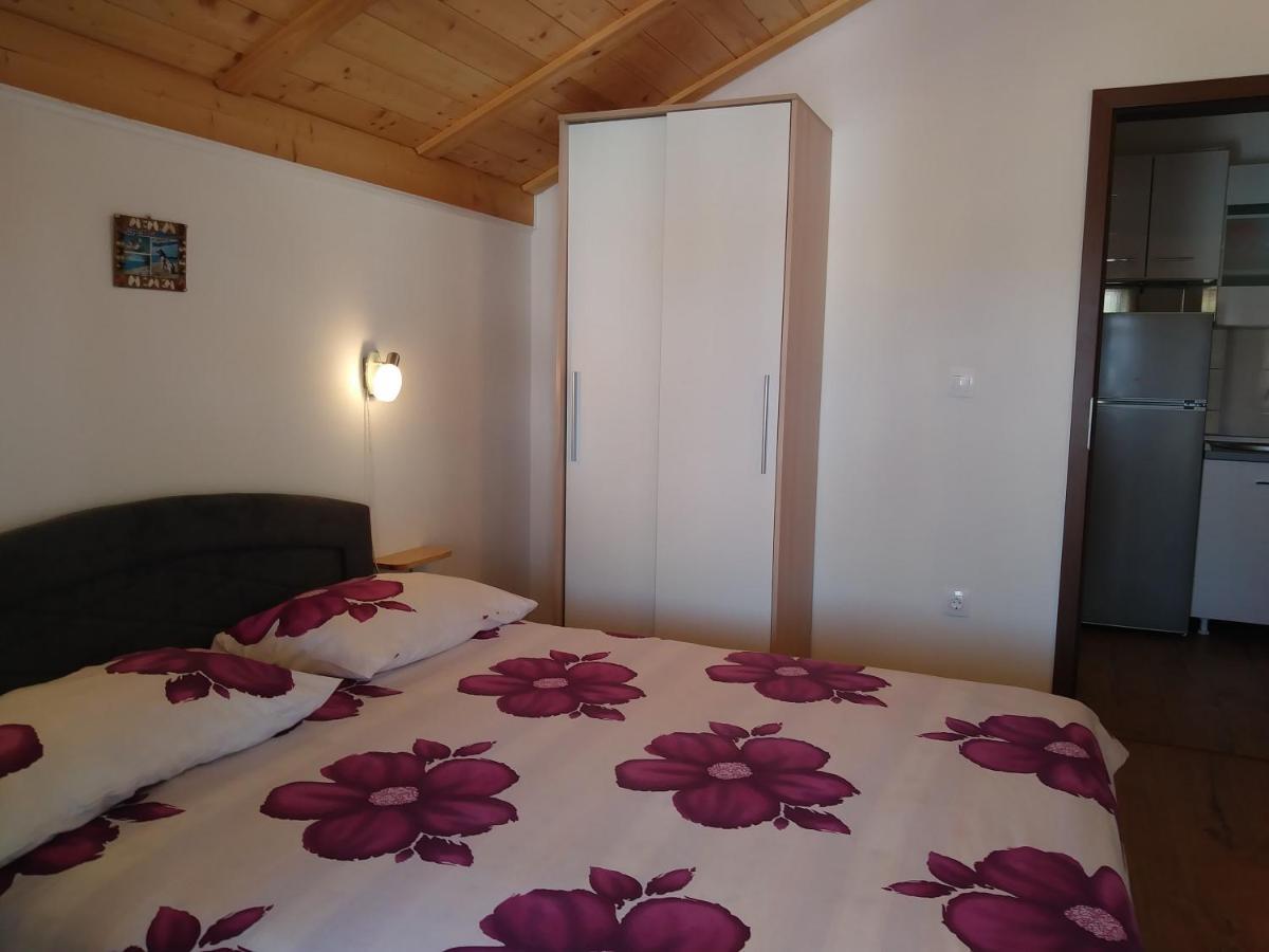Nives Apartmani Pakostane Luaran gambar