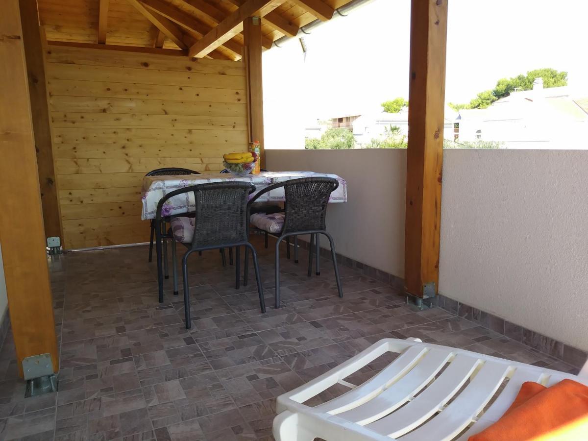 Nives Apartmani Pakostane Luaran gambar