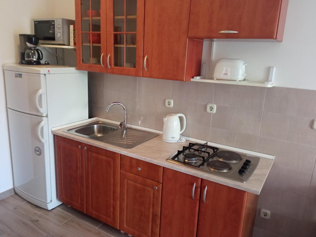 Nives Apartmani Pakostane Luaran gambar