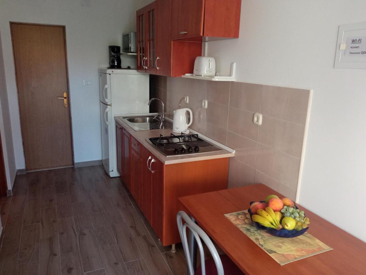 Nives Apartmani Pakostane Luaran gambar