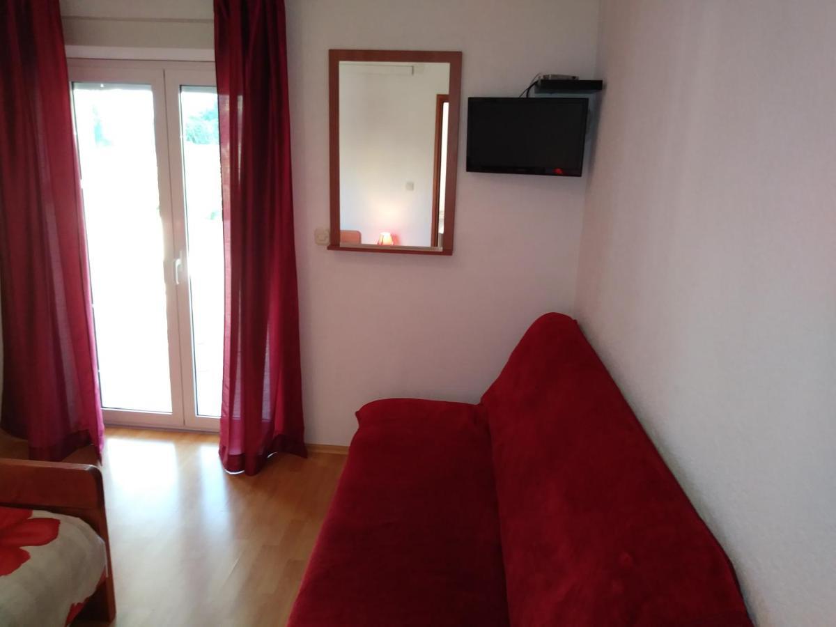 Nives Apartmani Pakostane Luaran gambar