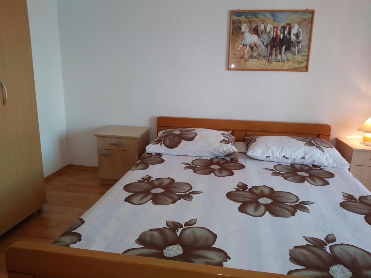 Nives Apartmani Pakostane Luaran gambar