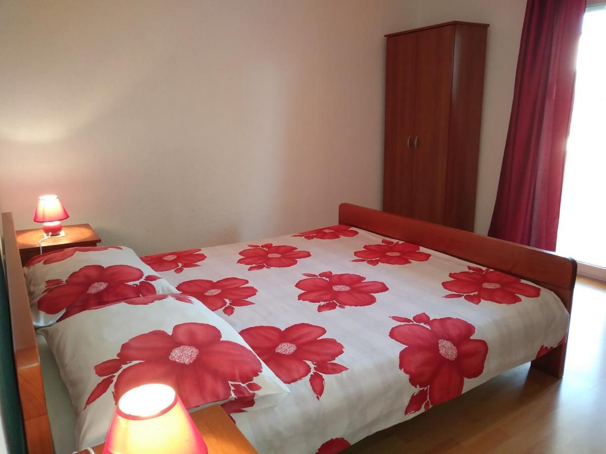 Nives Apartmani Pakostane Luaran gambar