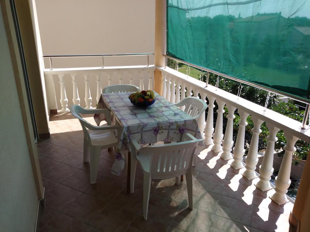 Nives Apartmani Pakostane Luaran gambar