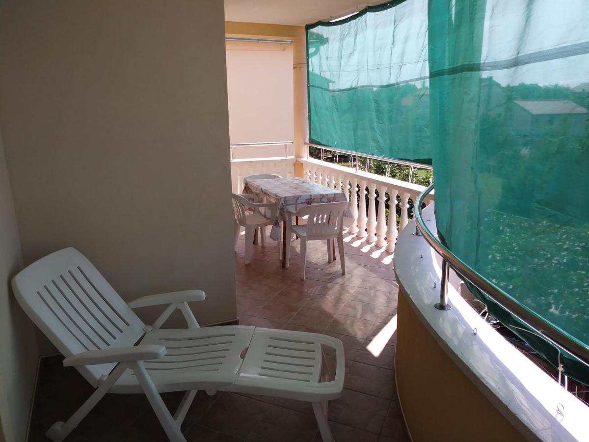 Nives Apartmani Pakostane Luaran gambar