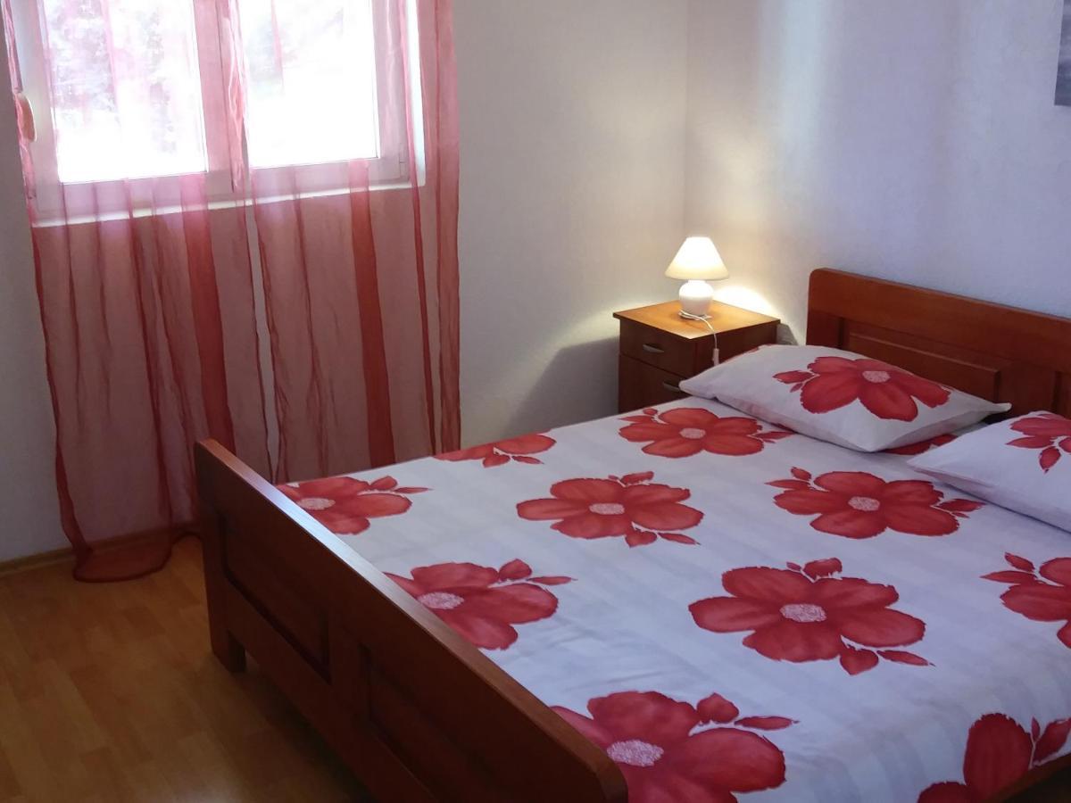 Nives Apartmani Pakostane Luaran gambar