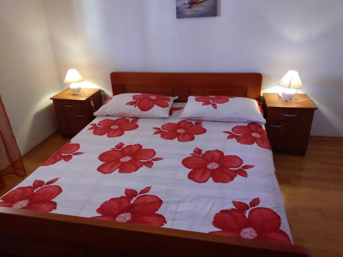 Nives Apartmani Pakostane Luaran gambar