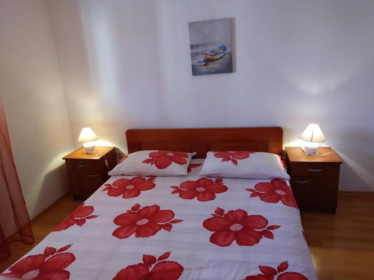 Nives Apartmani Pakostane Luaran gambar