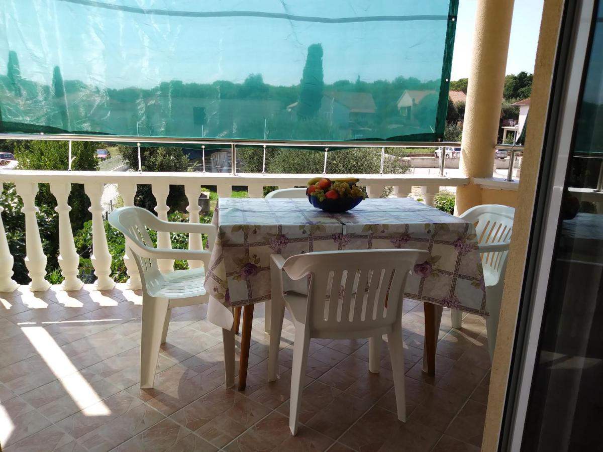 Nives Apartmani Pakostane Luaran gambar