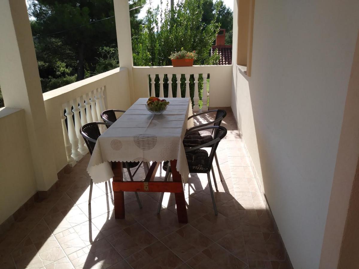 Nives Apartmani Pakostane Luaran gambar