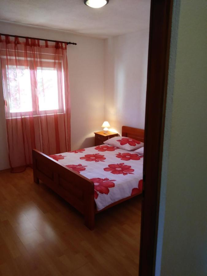 Nives Apartmani Pakostane Luaran gambar