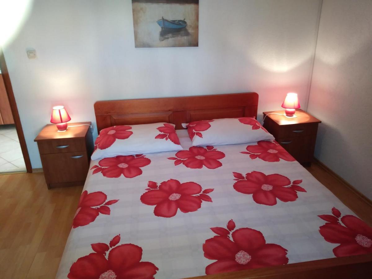 Nives Apartmani Pakostane Luaran gambar