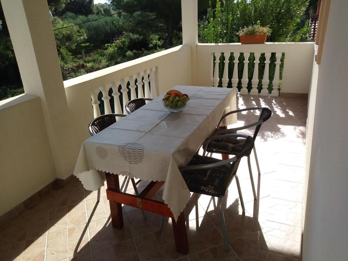 Nives Apartmani Pakostane Luaran gambar