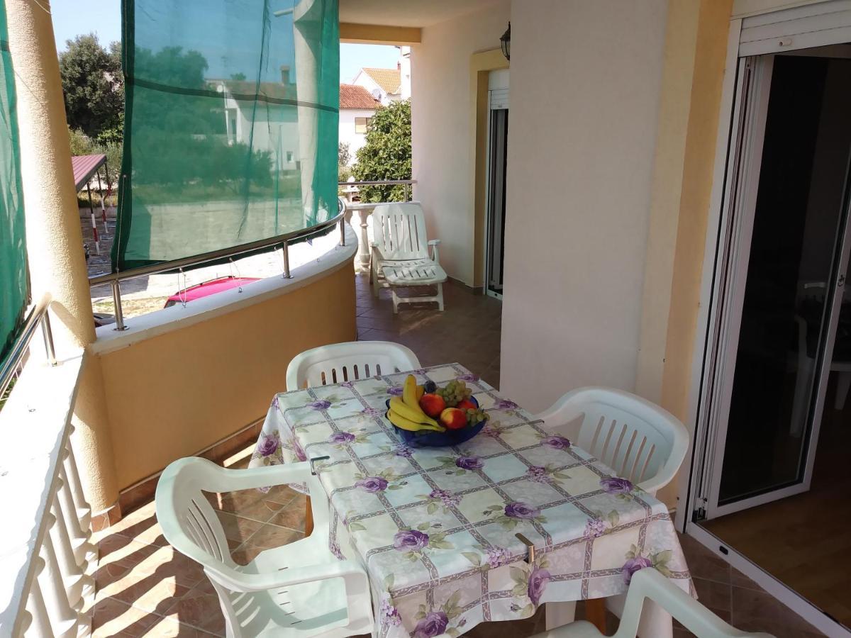 Nives Apartmani Pakostane Luaran gambar