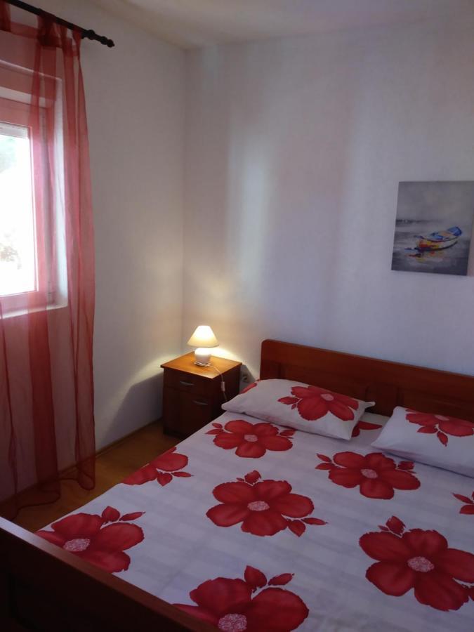 Nives Apartmani Pakostane Luaran gambar