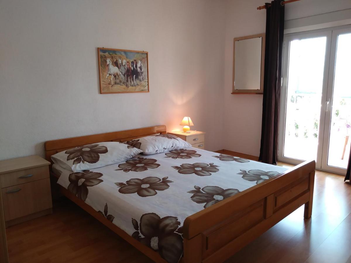 Nives Apartmani Pakostane Luaran gambar
