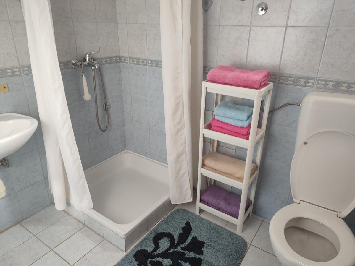 Nives Apartmani Pakostane Luaran gambar