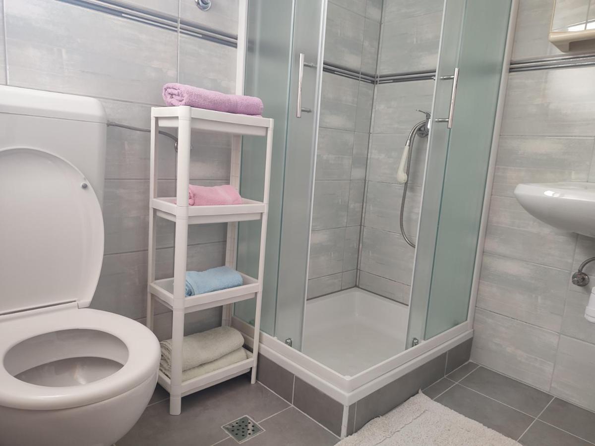 Nives Apartmani Pakostane Luaran gambar